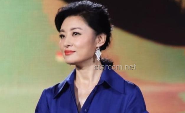 俞灏明官宣文案遭热议：情商低还是表达真性情？
